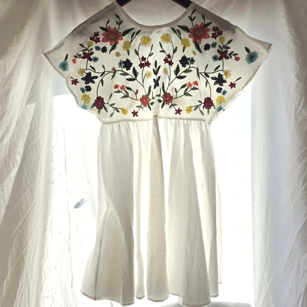 Lovely White Cotton Dress - Picture 2 of 8